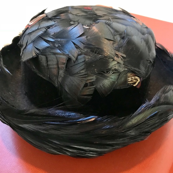 โค๏ธ This feather felt with velvet ribbon hat ๐ฉ - Picture 1 of 7